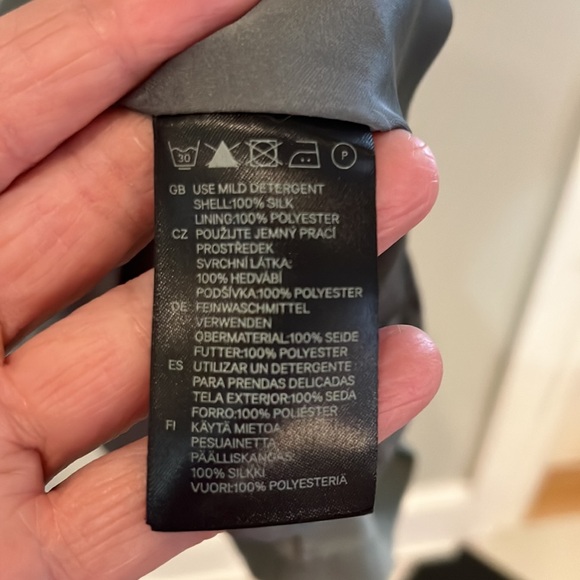 Grey silk sleeveless dress from H&M. Very light silk with lining. - Picture 4 of 4